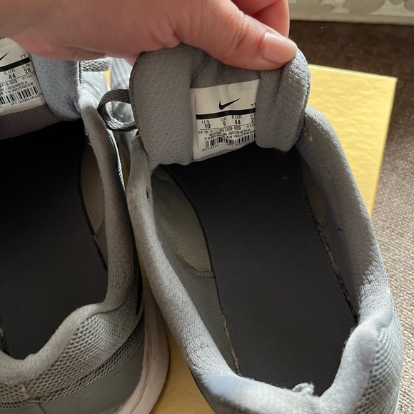 Nike Running Sneakers - Men’s Size 10; Gray & Black - Picture 10 of 10